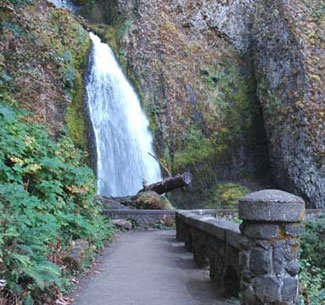 The classic hike here follows a paved 1.1-mile path to the top of the falls. But you can beat the crowds and see half a dozen extra waterfalls if you have the energy for a longer loop to Wahkeena Falls.